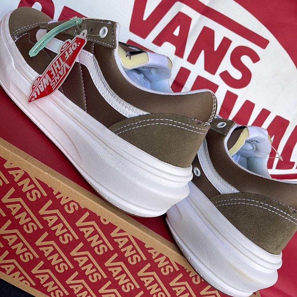 Vans Old Skool Over
Walnut
VNOA7Q5E1NU
WMNS platforms - sneakers - Picture 15 of 16